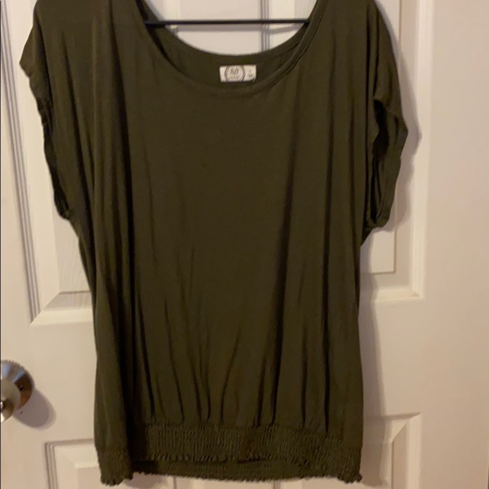 24/7 solid smocked hem tee